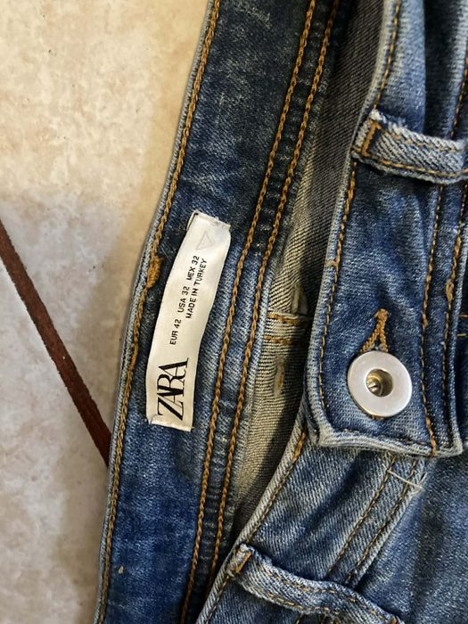 Vând blugi mărimea 42