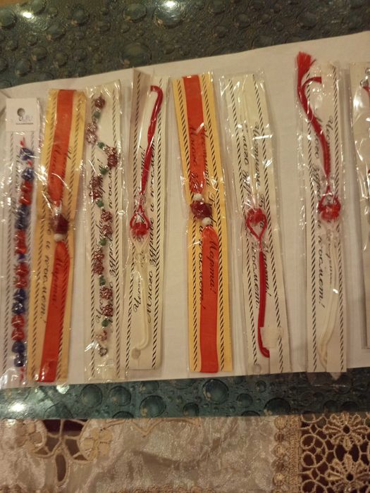 Продавам лот мартеници ,275 броя.