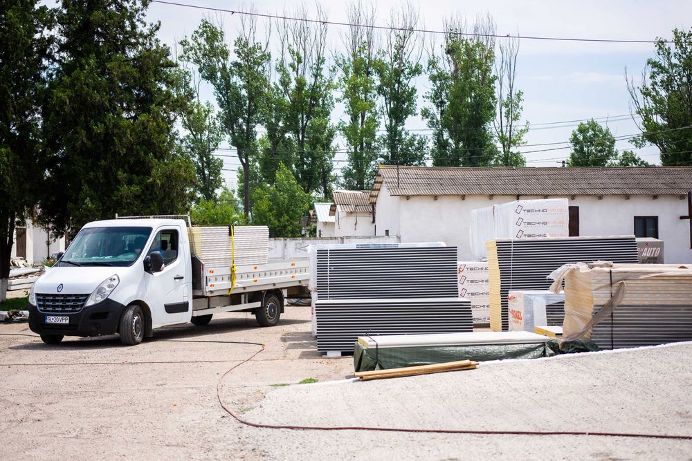 Panouri sandwich termoizolante pentru constructi rapide