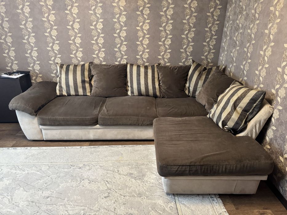 Продам диван угловой