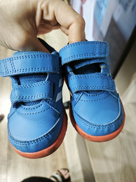 Обувки за момче  20 размер Адидас  adidas