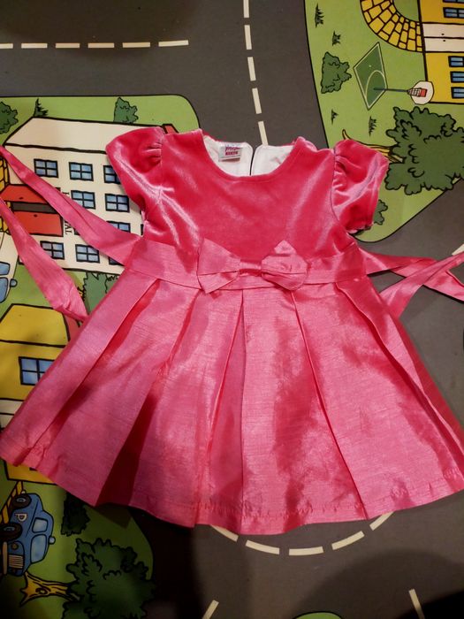 Продам платья на малышку до 1года