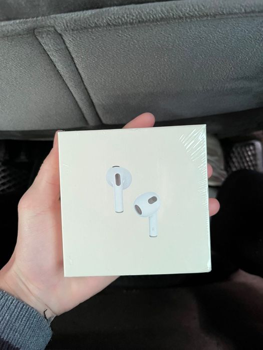 Продам AirPods 3