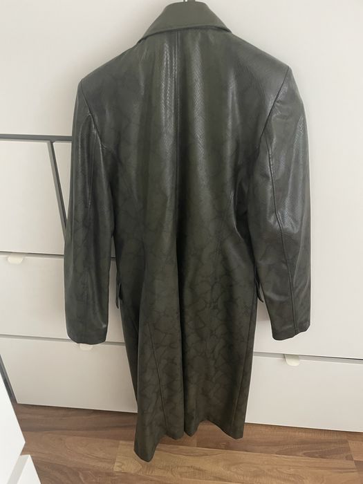 Кожено палто със змийски ефект