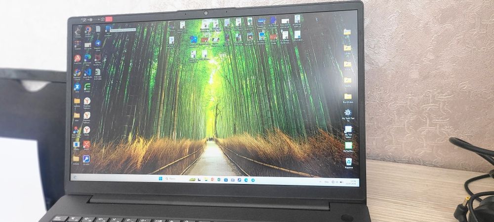 Lenovo notebook sotiladi