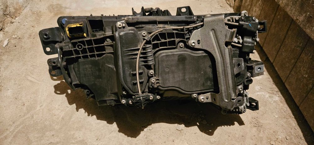 Ляв и десен лед фар за Скания