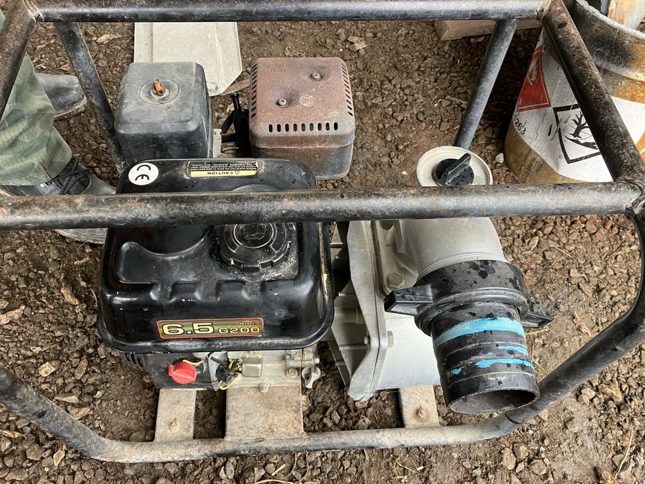 Бензинова пома за вода