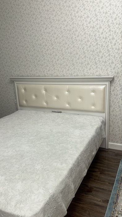 Продаётся кровать (БЕЗ МАТРАСА)