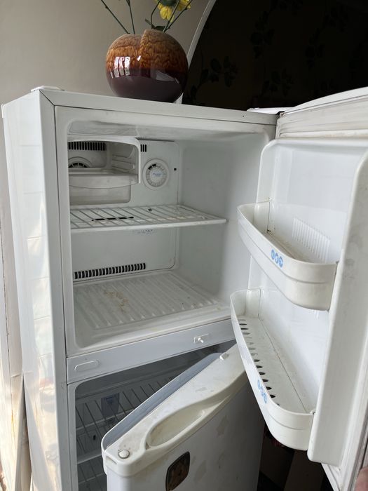 Продам Холодильник двух камерный