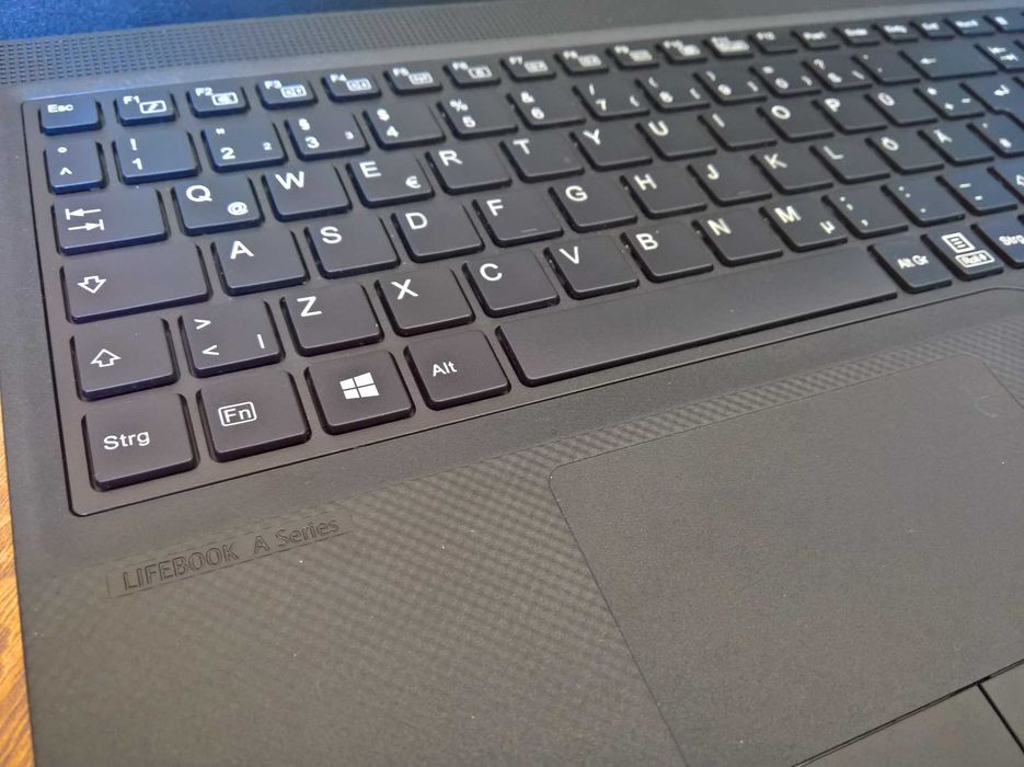 15.6" Fujitsu LifeBook A3510, i5-1035G1, 8GB DDR4, 256GB NVMe, лицензиран Windows