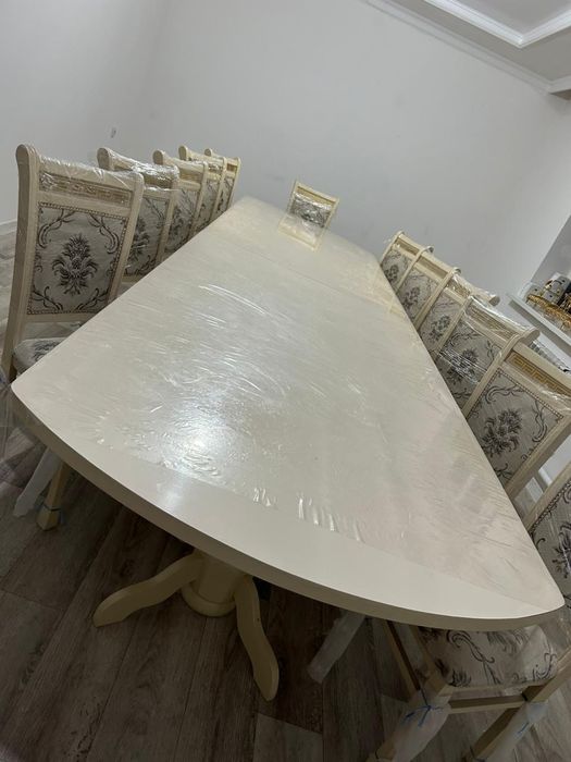 Продается стол со стульями