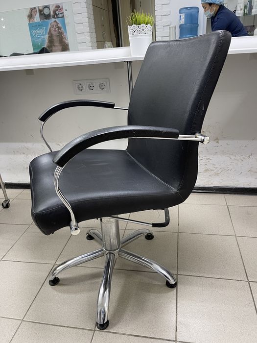 Парикмахерское кресло