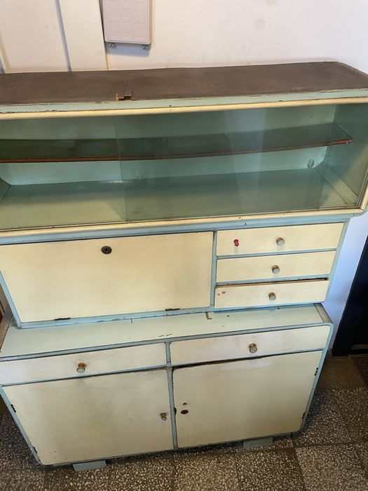 Bufet vechi de bucătărie