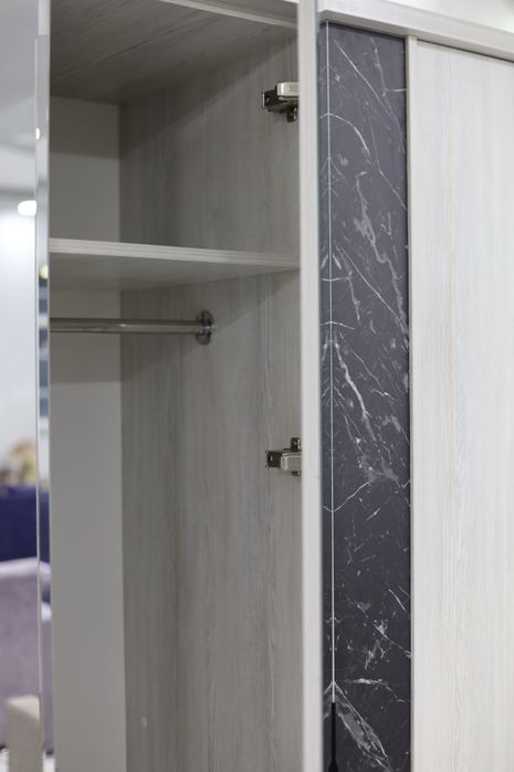 Шкаф , скидка успейте приобрести.