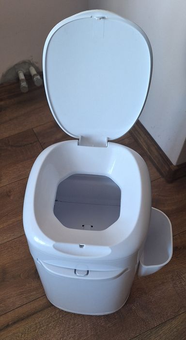 Контейнер за котешка тоалетна