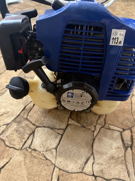 Motocoasa de vanzare/ofer servici de tuns iarba si gradinarit