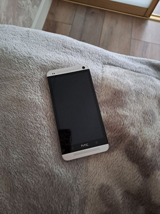 Продам телефон HTC