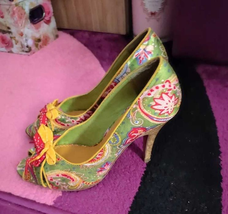 Pantofi toc eleganți