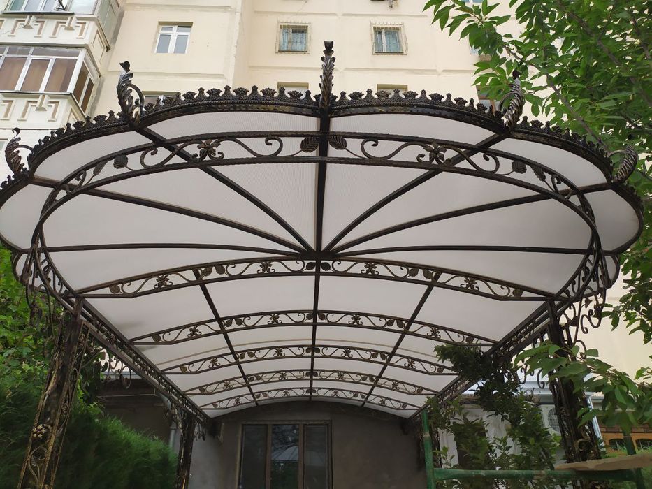 Навесы из метало конструкций .