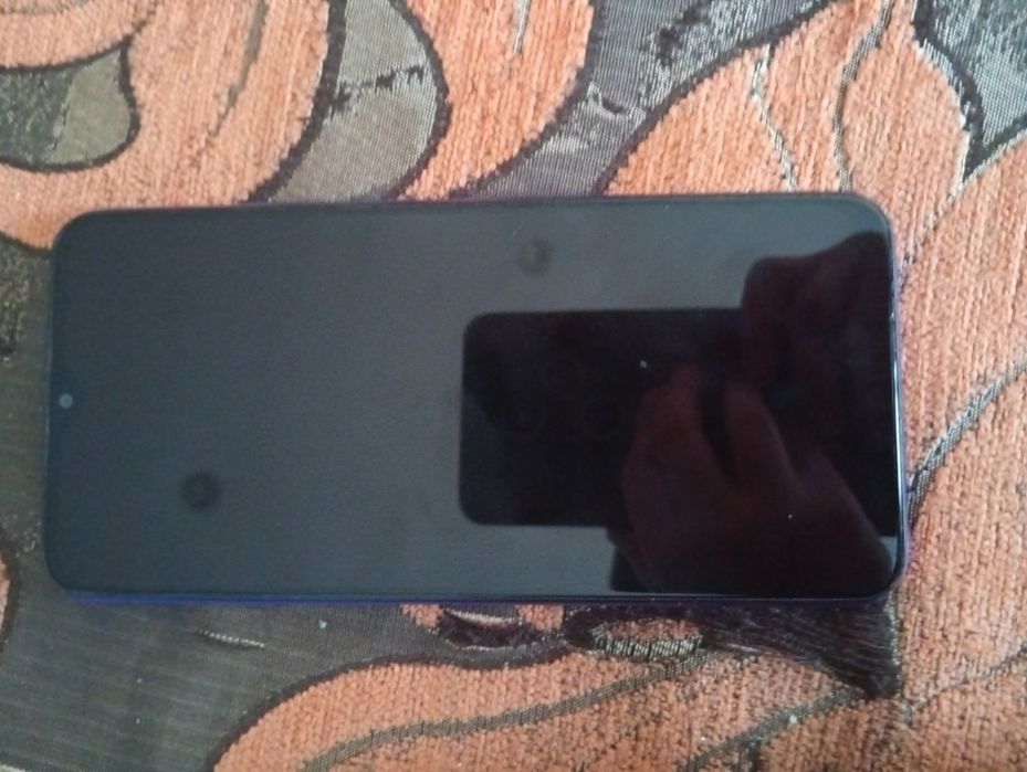 Продам телефон все работает