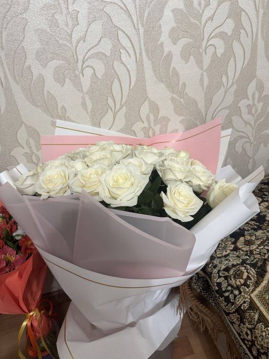 51 роза, свежие букеты