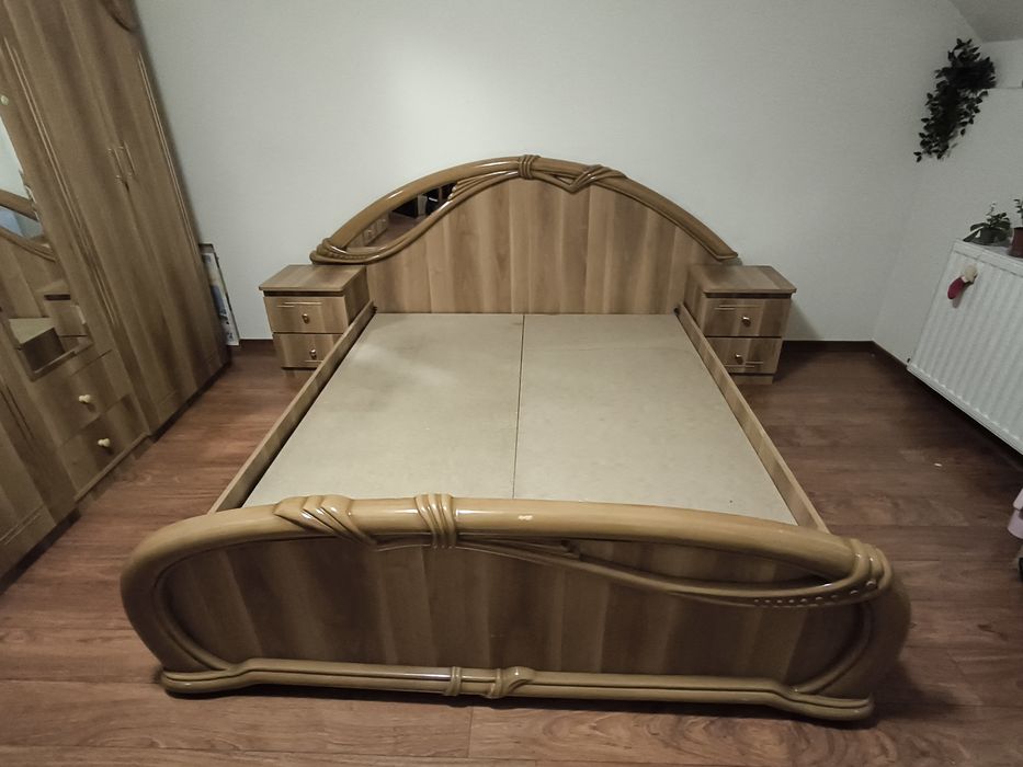 Mobilier dormitor cu pat matrimonial
