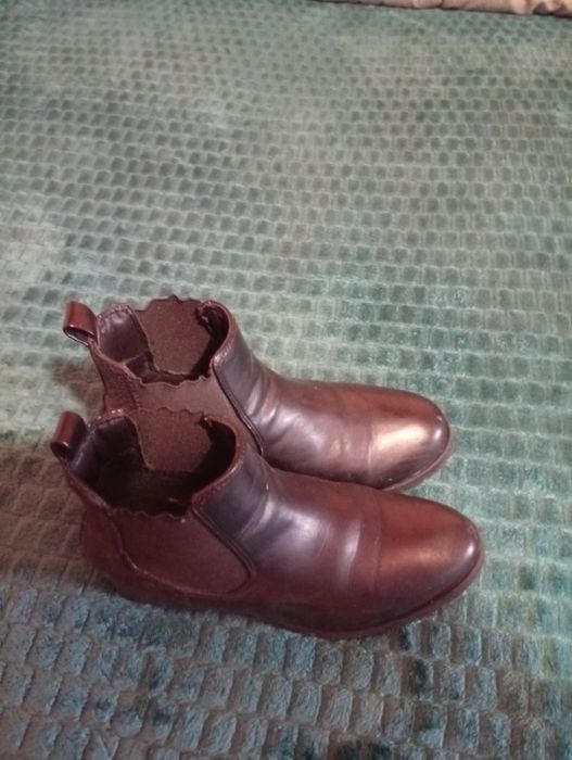 Vând ghete pentru femei piele ,ghetele sunt noi nepurtate