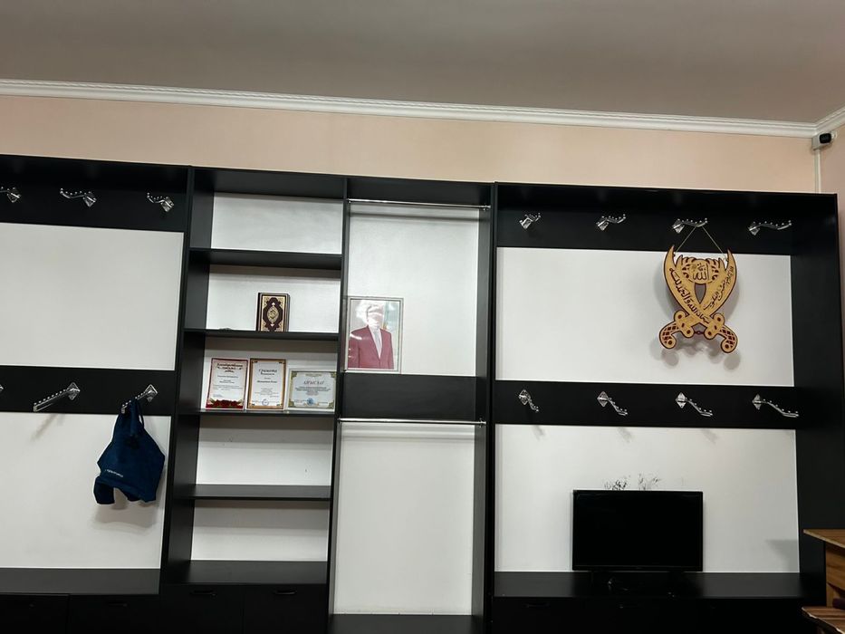 Витринный шкаф продается срочно