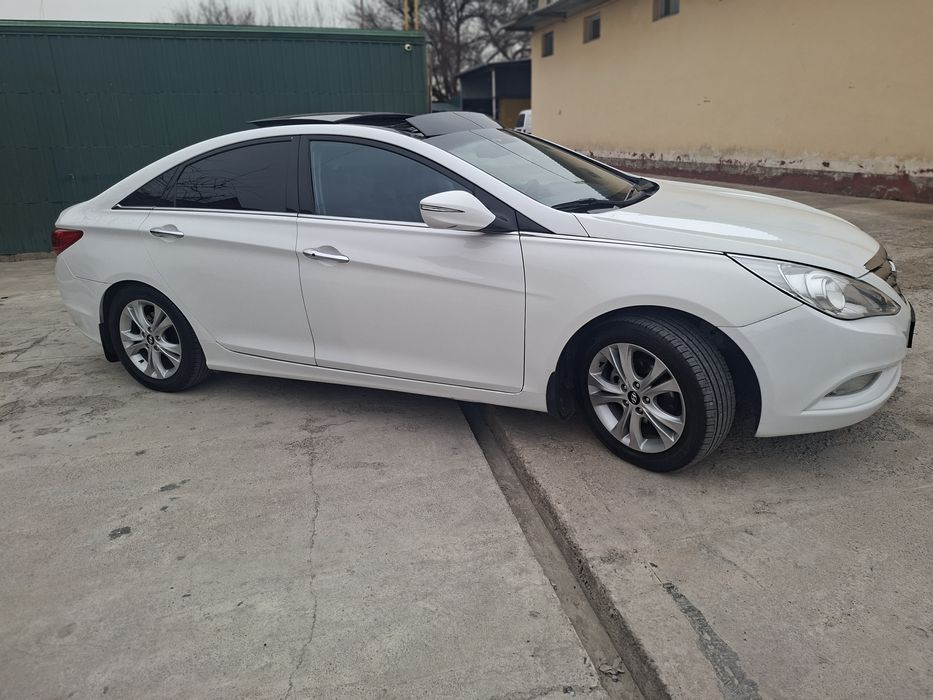 Hyundai srochna sotiladi