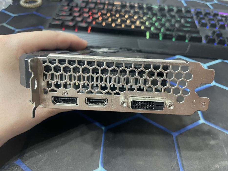 Видеокарта GTX 1650 4gb