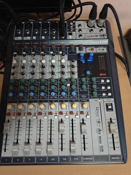 Mixer soundcraft signature 10