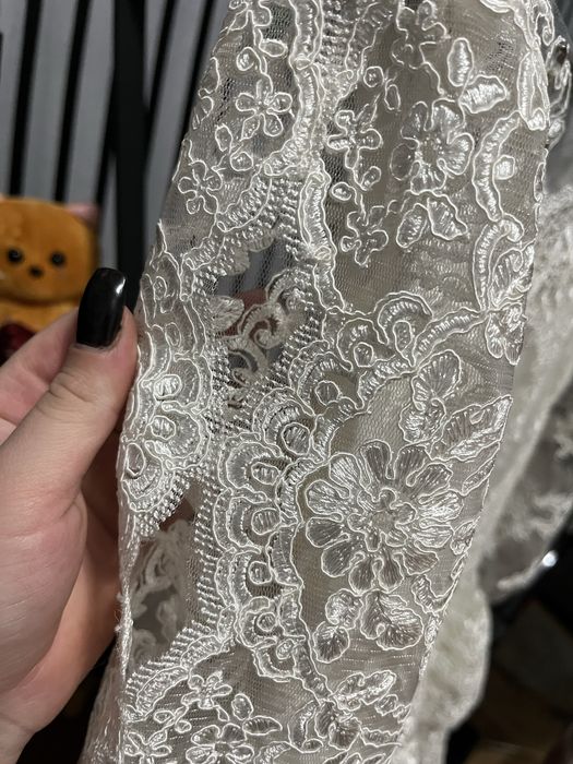 Продам элегантное белое кружевное платье