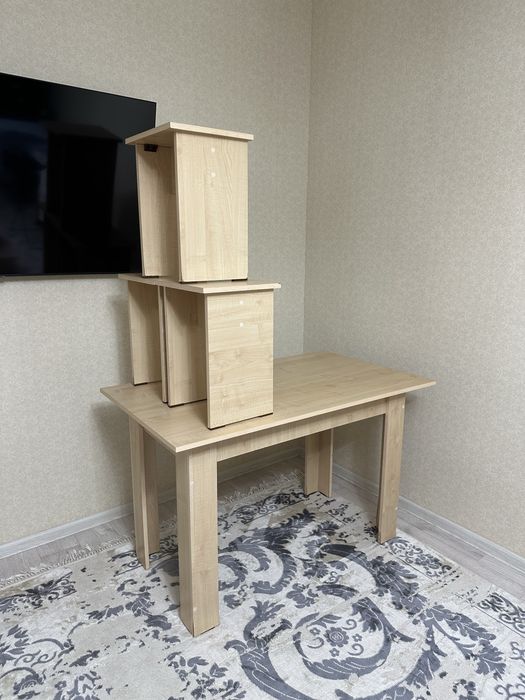 Стол со стульями