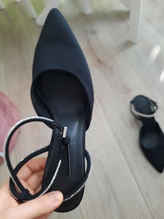 Pantofi stradivarius