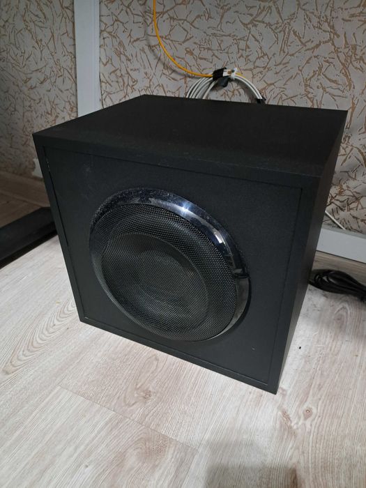 Logitech z623 2.1 аудио система.