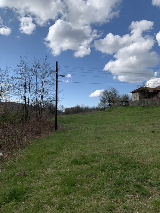 Vând teren retras, deosebit