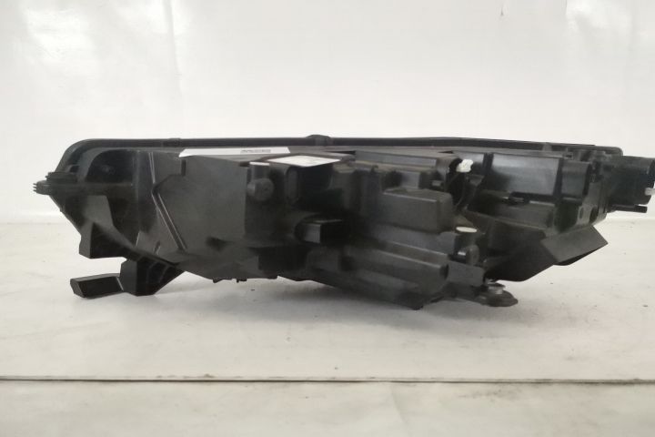 Фар Дясно Оригинален Лед В Добро Състояние Crystal Lighting Шкода Окта