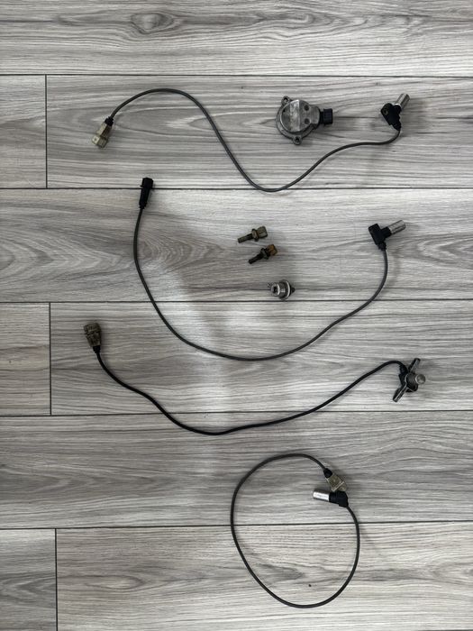 продам датчики Audi c4 1993года