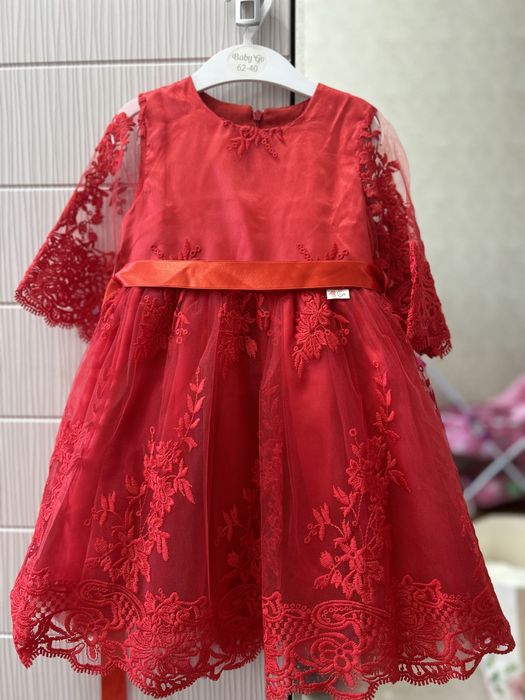 Продам платья для девочки нарядные