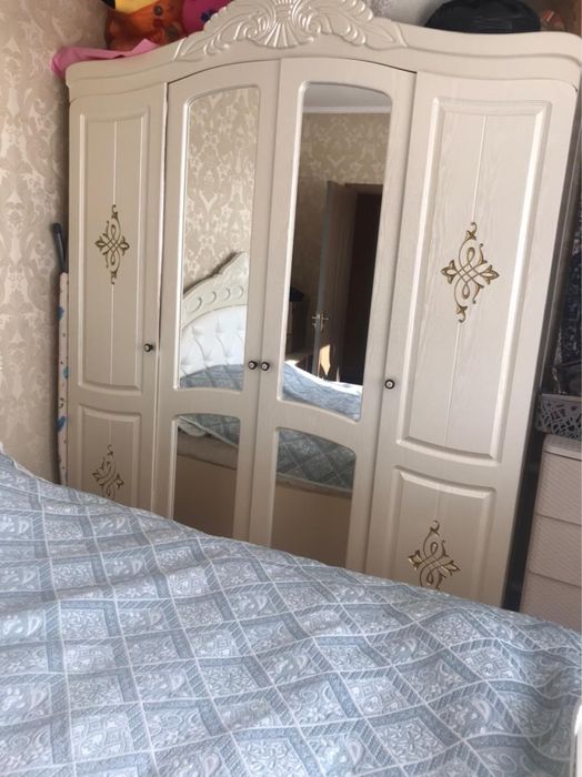 Продаю спальный гарнитур