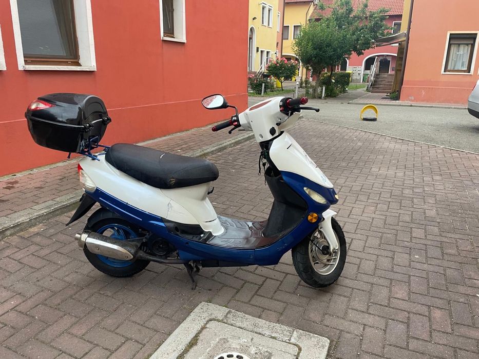 Vand scuter de 50