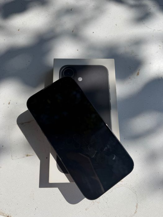 iPhone 16, stare 92%, în cutie, cu garanție de 1 lună.