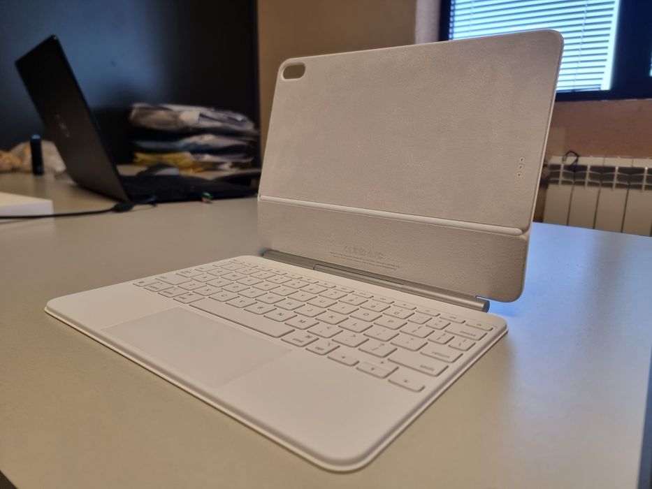 iPad Magic Keyboard- iPad Air 11-inch