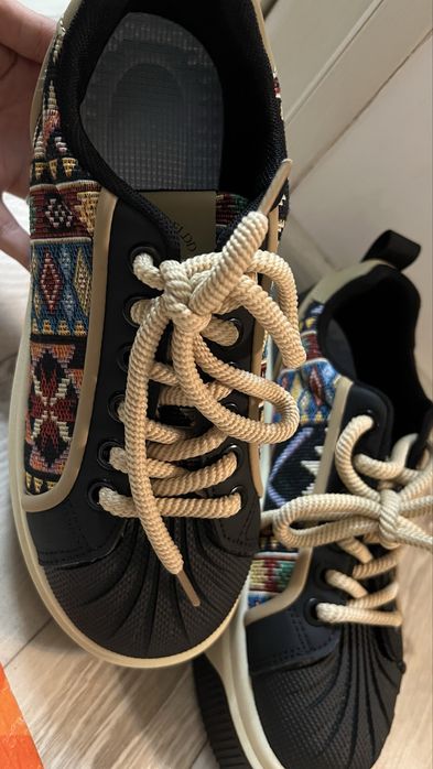 кроссовки женские