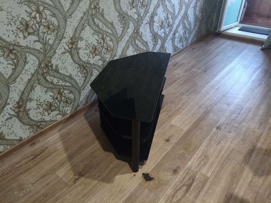 Стол под телевизор