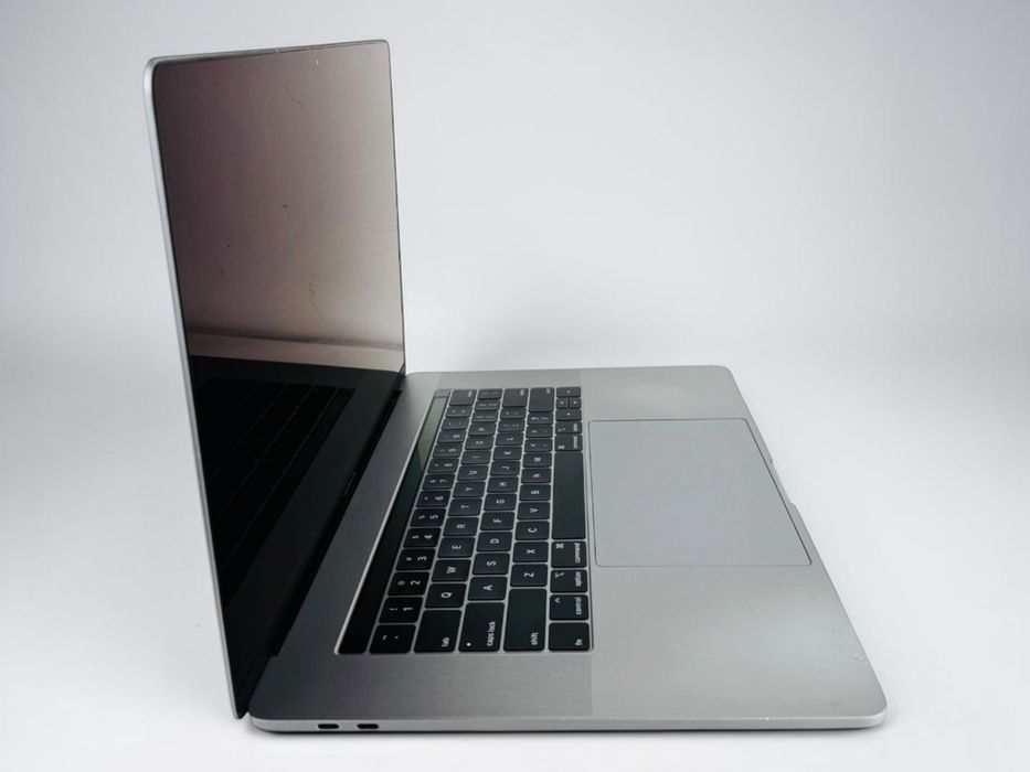 Аpple MacBook Pro 15" 2019 i9 2,3GHZ 16RAM 512SSD Pro 560X Перфектен! Гаранция!