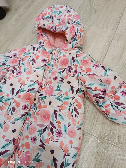 Продам демисезонный комбинезон на девочку