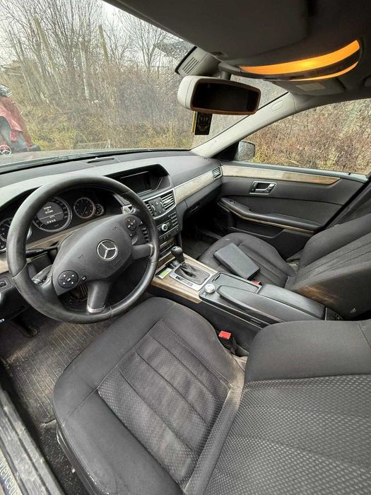 Dezmembrez Mercedes E class 220 2.2 motor defect