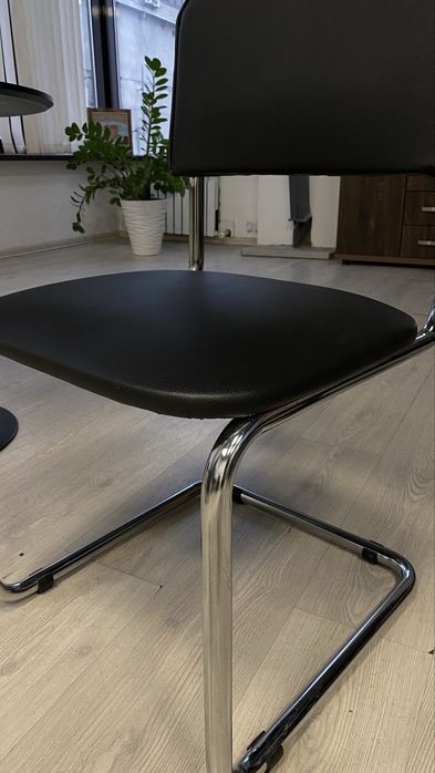 Продам офисные стулья