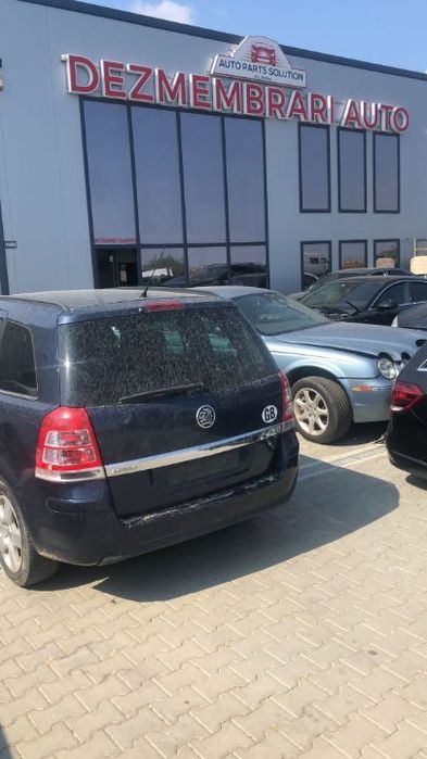 Dezmembram Opel Zafira 1.6 benzina an fabr 2011